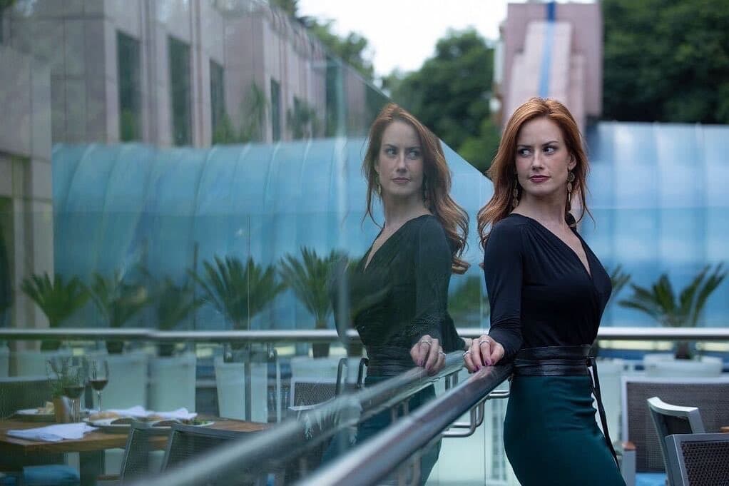 "Álvaro" está casado con "Olga" (Altaír Jarabo), una mujer muy concentrada en su trabajo.