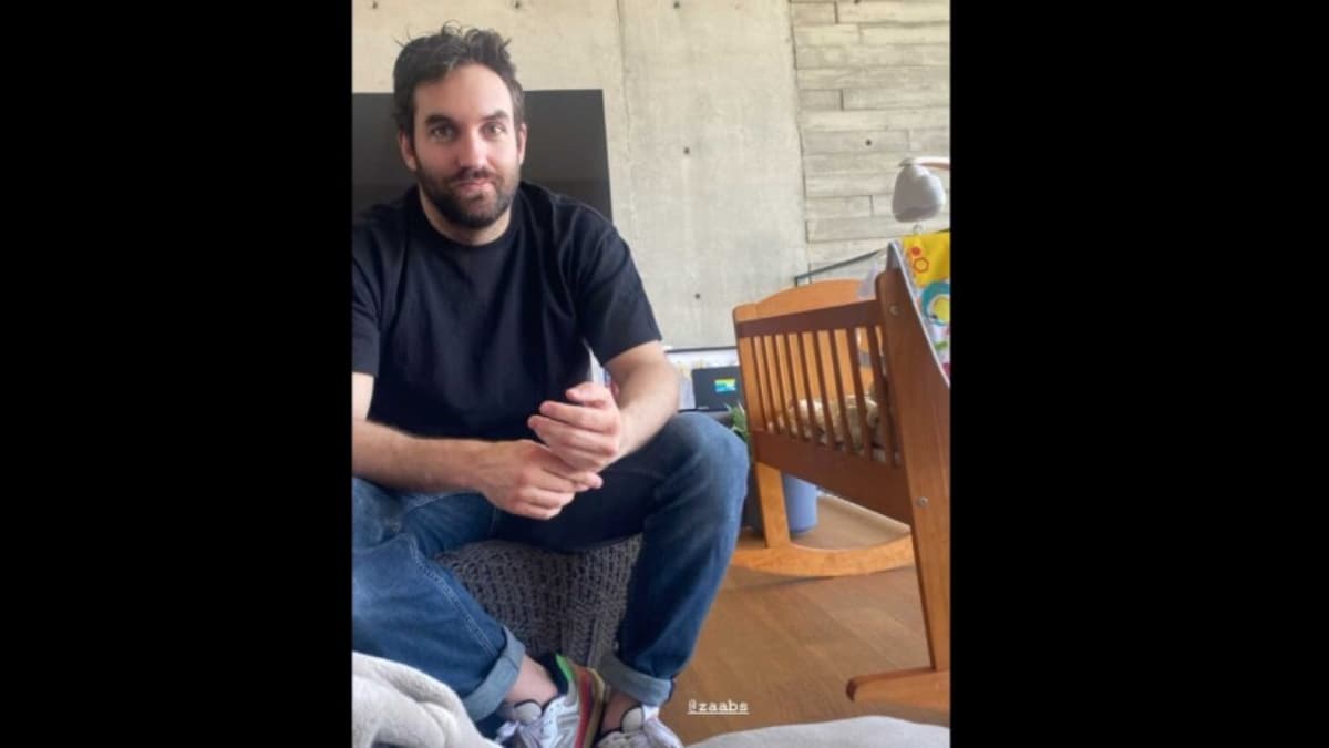 Aunque todavía no ha mostrado el cuarto de su hija, meses atrás la conductora dejó ver la cuna en la que pasará sus primeros meses y la cual colocó en la habitación principal.