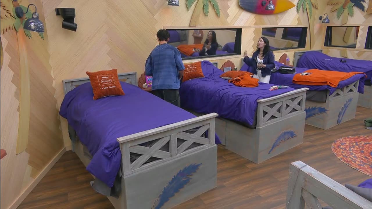 Cynthia Klitbo se molesta por broma de Fede por revolver el maquillaje de las mujeres en La Casa de los Famosos México 2026