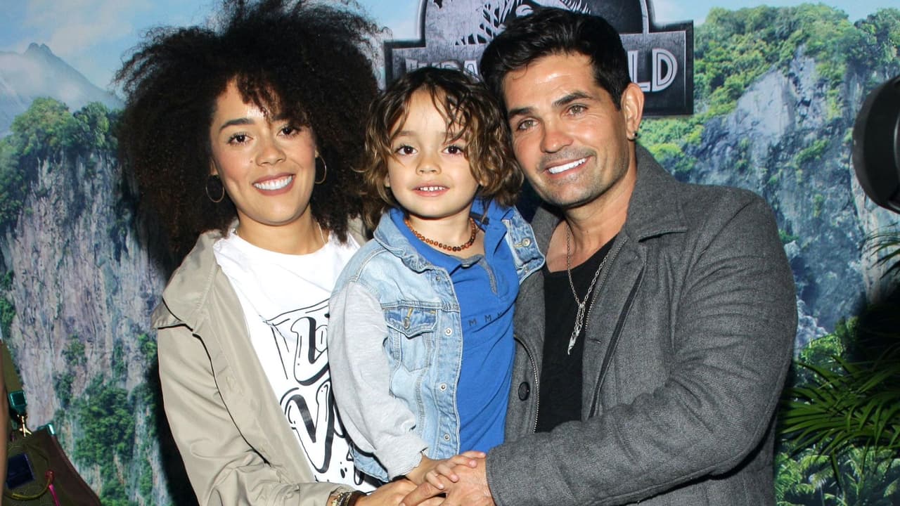 Ferdinando Valencia muestra el ultrasonido de su bebé arcoíris, ¿será niño o niña?