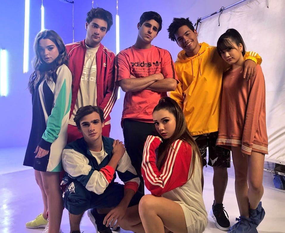 Elenco de ‘Like la Leyenda’ sorprende con nueva versión de ‘Este movimiento’