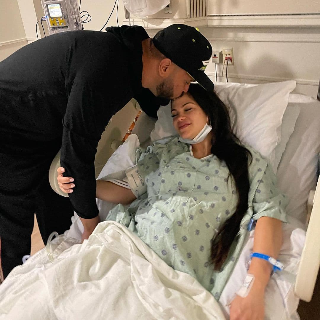 Natti Natasha se convierte en mamá y lo anuncian con emotiva foto: "Llena de vida"