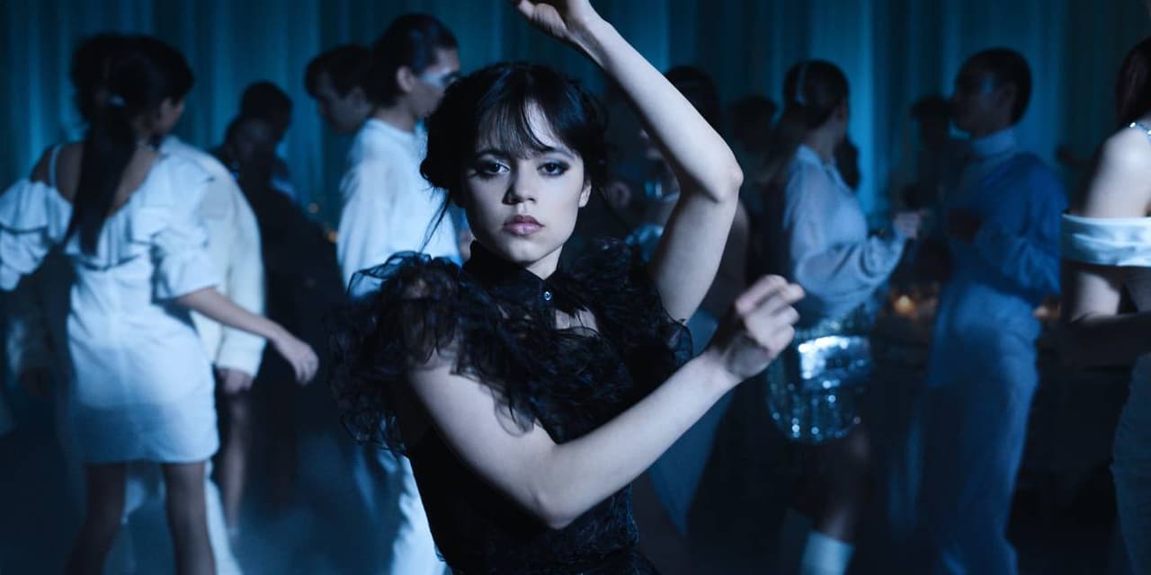 Jenna Ortega es la protagonista de 'Merlina', serie dirigida por Tim Burton.