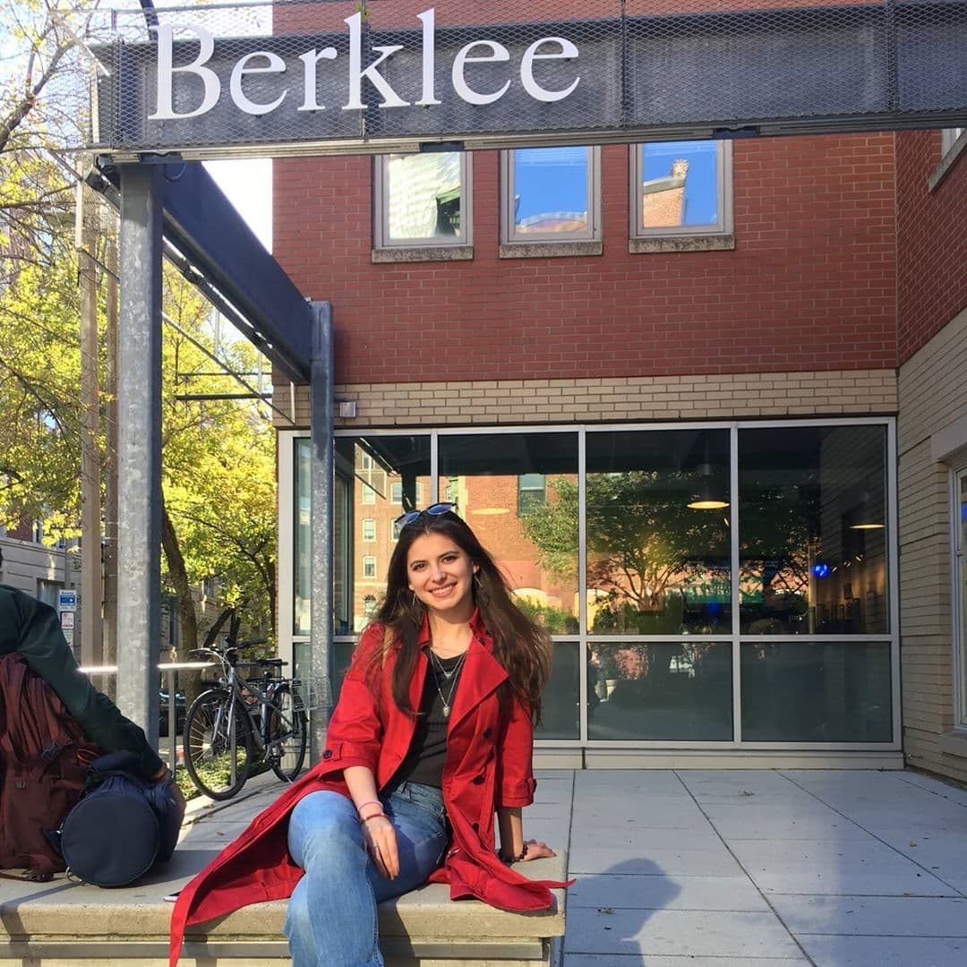 Así para 2013 fue aceptada en la prestigiosa Berklee College of Music, donde desarrolló sus habilidades con varios instrumentos como guitarra y piano, además del canto y la composición.