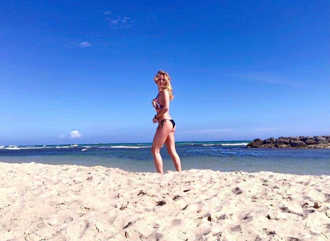 Andrea explicó que estaba trabajando 'en el paraíso'.