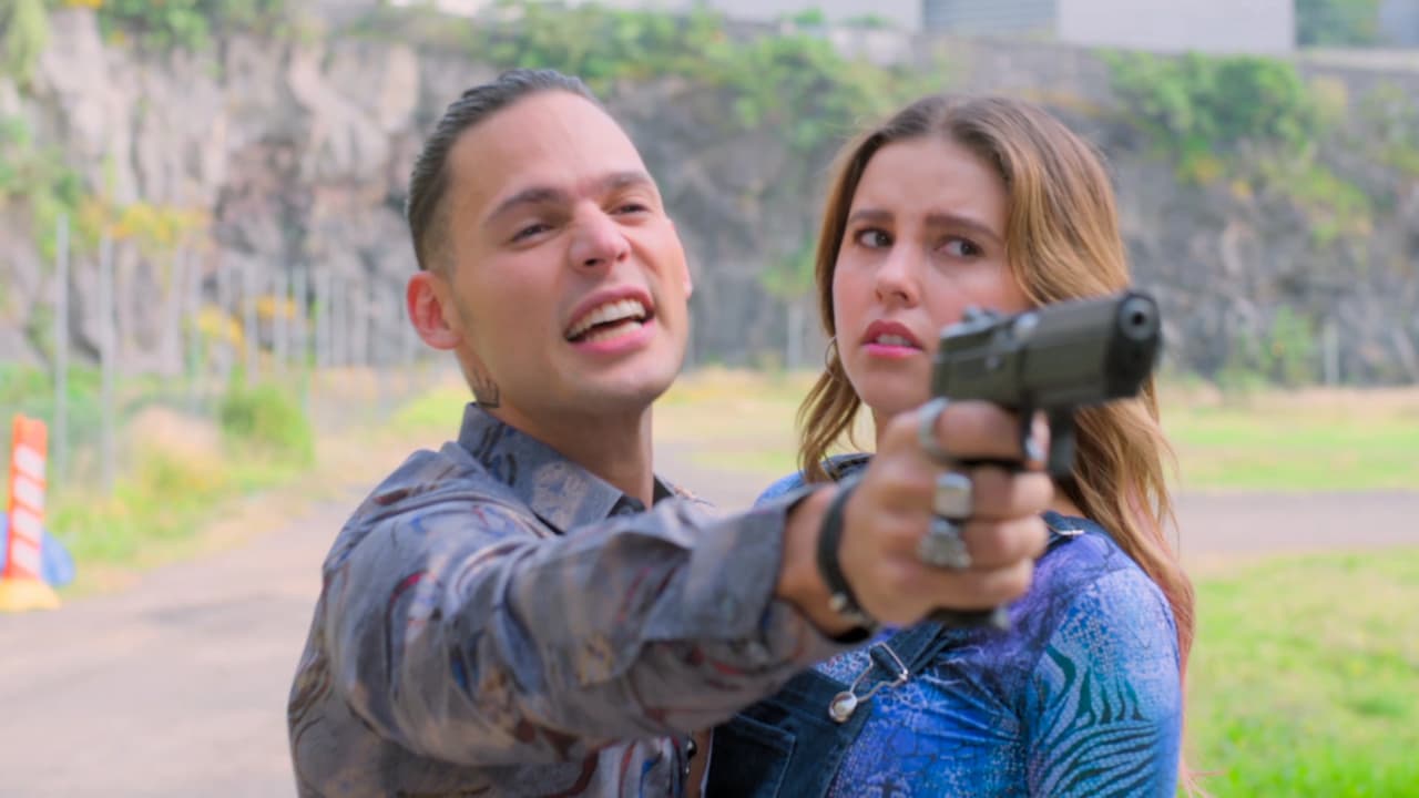 Tras matar a Tulio, Rommel trata de escapar llevándose a Marcela y le asegura a Omar que la matará si la policía lo persigue.