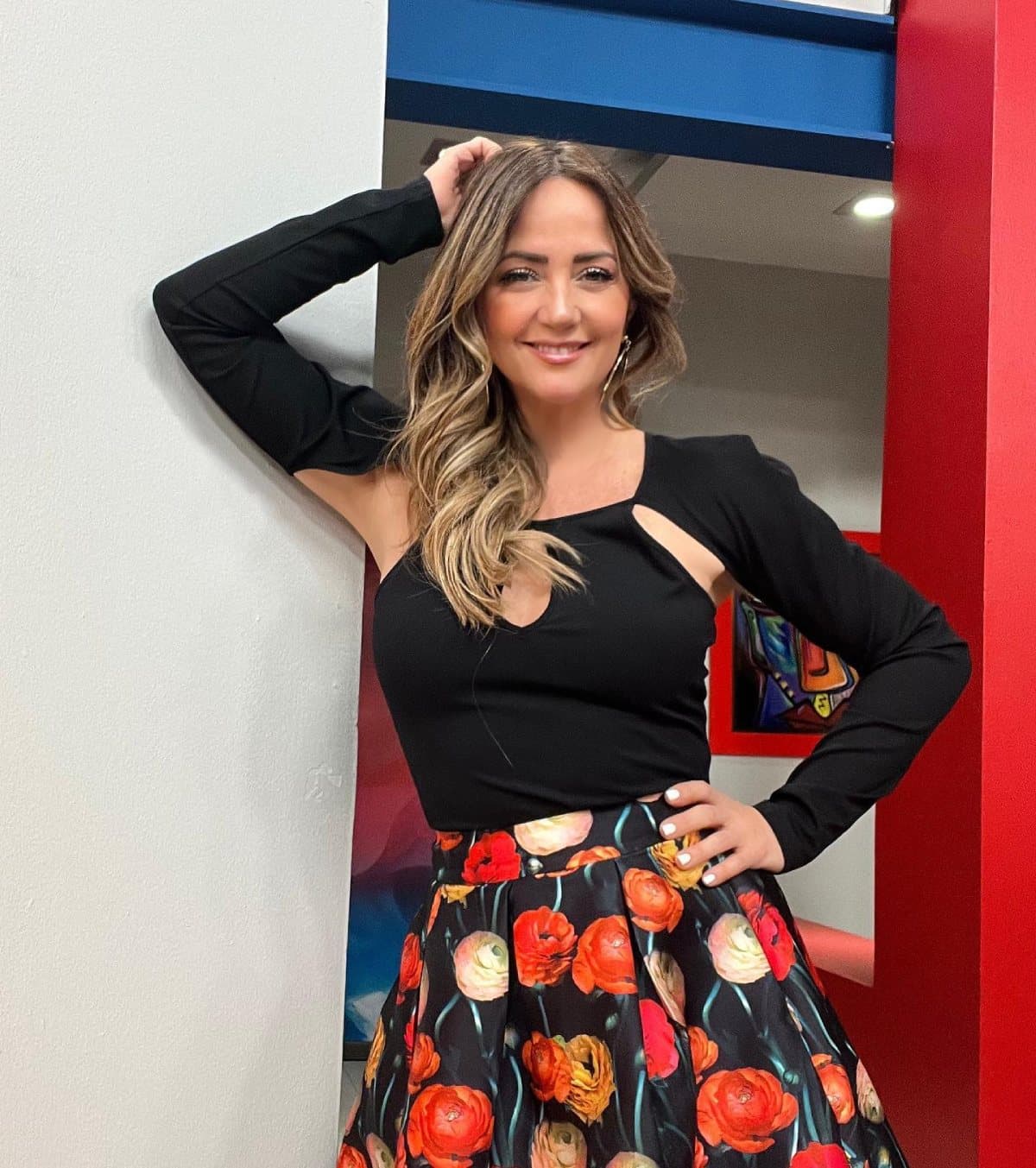 Conoce a la prima de Andrea Legarreta, es escritora e idéntica a la conductora