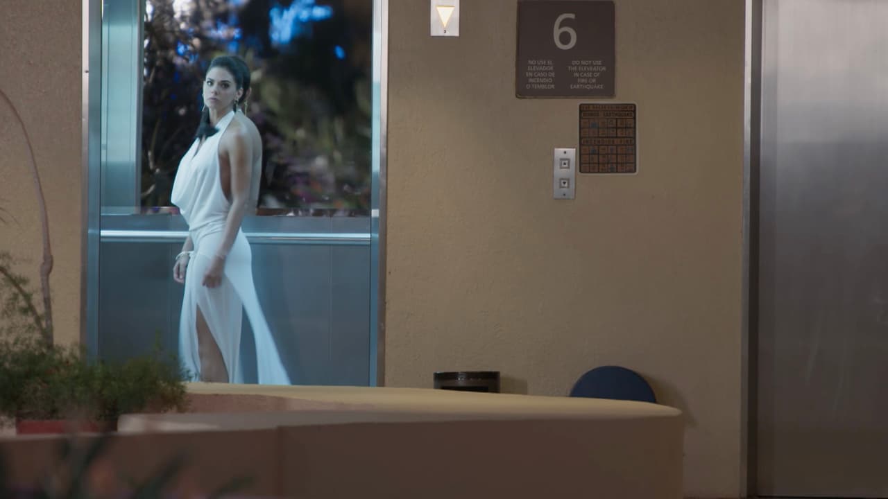 Sin embargo, Regina ve saliendo a David de su habitación con Ana y piensa que estuvieron juntos. Esto causa un conflicto entre ellos, pues Arturo aprovecha la oportunidad para tratar de conquistar su corazón.