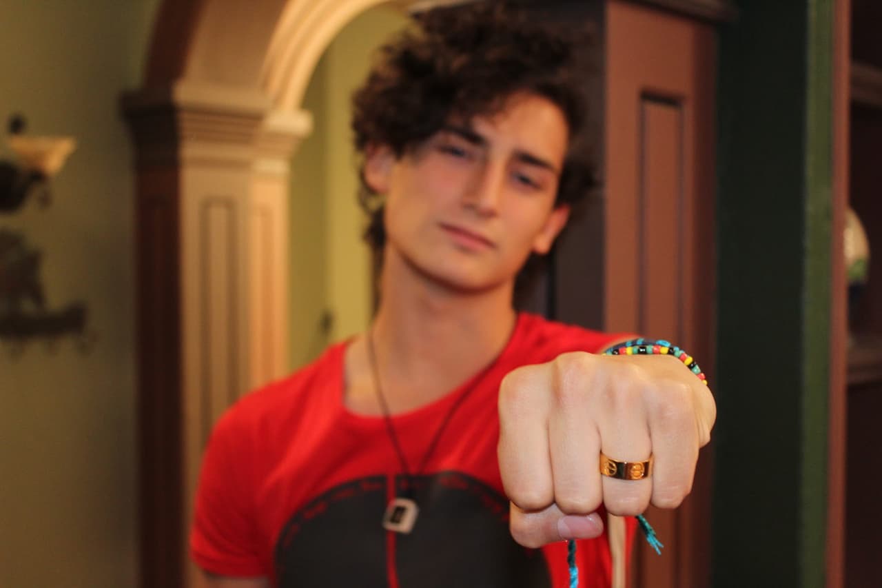 Y por último una argolla, con la que Aris se compromete a nunca dejar que haya distancia entre sus corazones. ¿Cuál de estos detalles fue el que más te gustó?