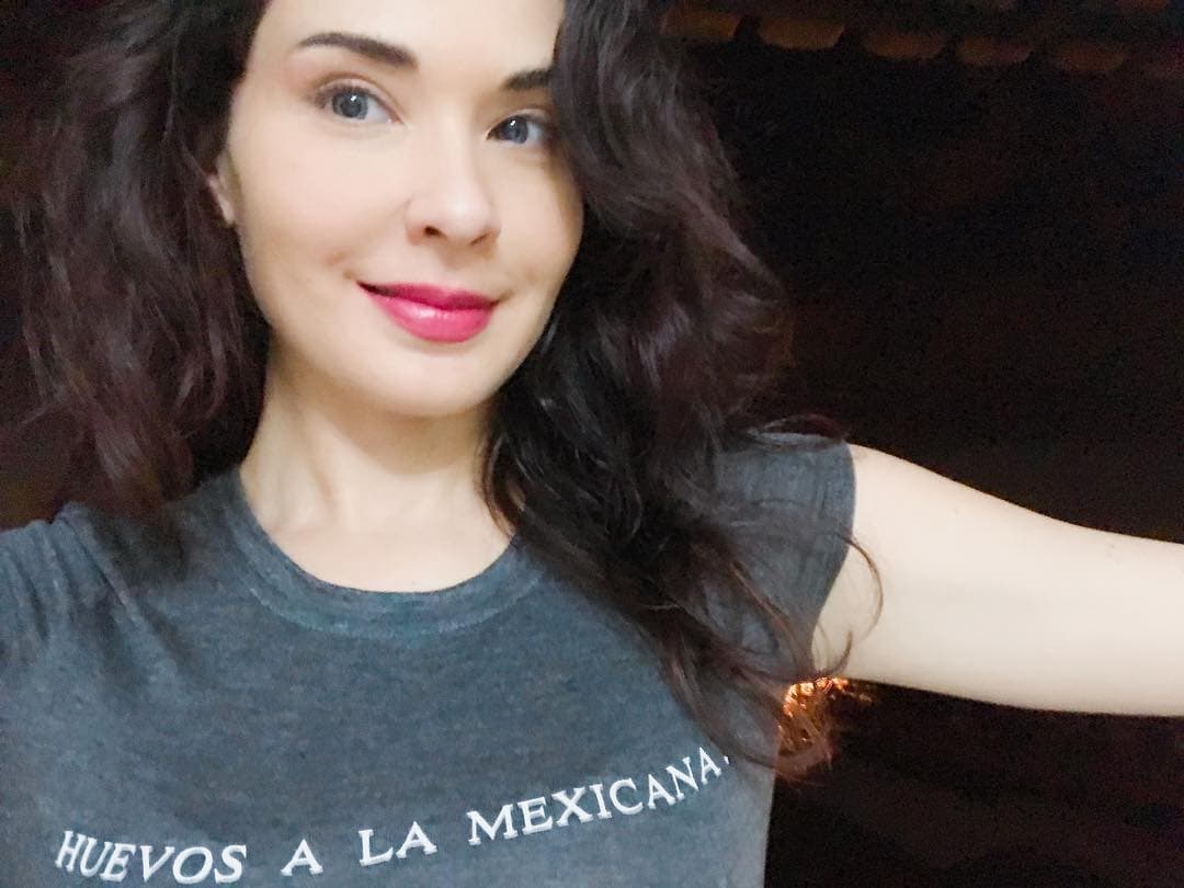 También ha trabajado en teatro, cine y series.