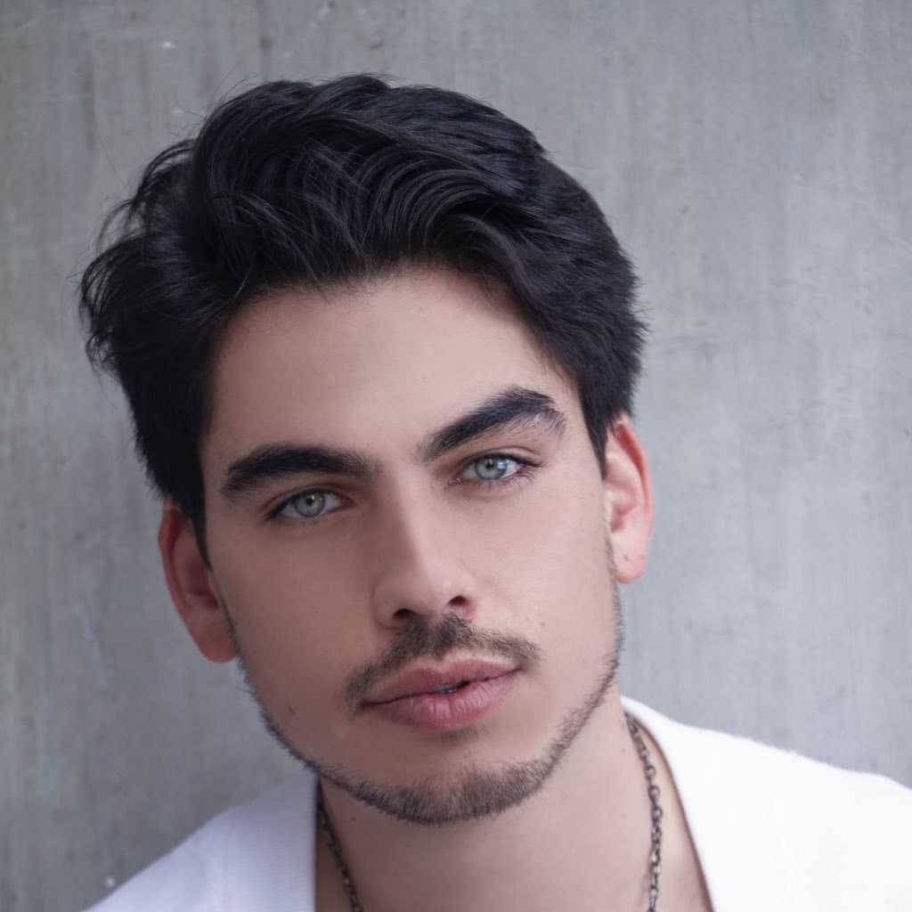 Joshua Gutiérrez. El actor mexicano es egresado del Centro de Educación Artística (CEA) de Televisa. Su debut en televisión fue en 2012 en ‘Miss XV’, proyecto producido por Pedro Damian.