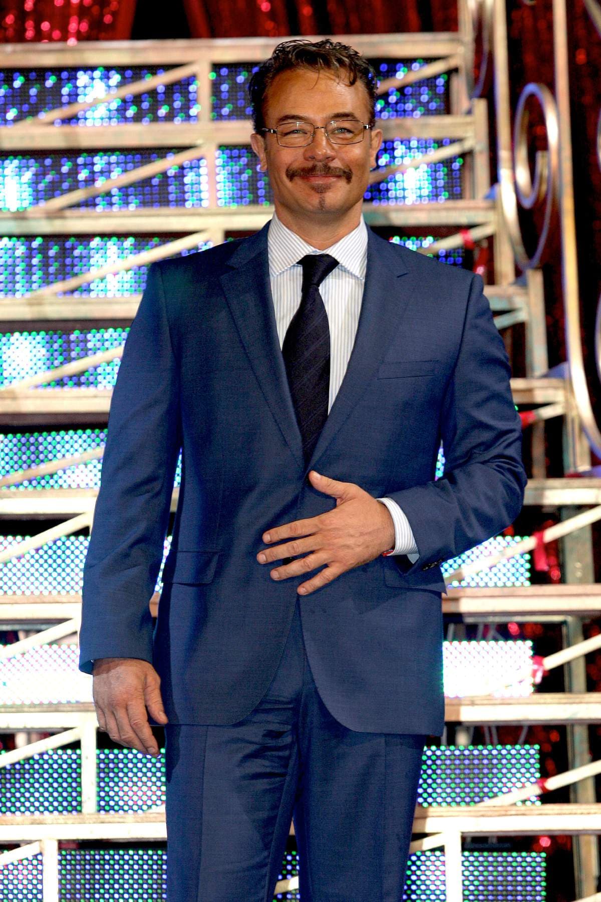 Hijo de Sergio Sendel no solo es actor; presume título y graduación en fotos con su novia