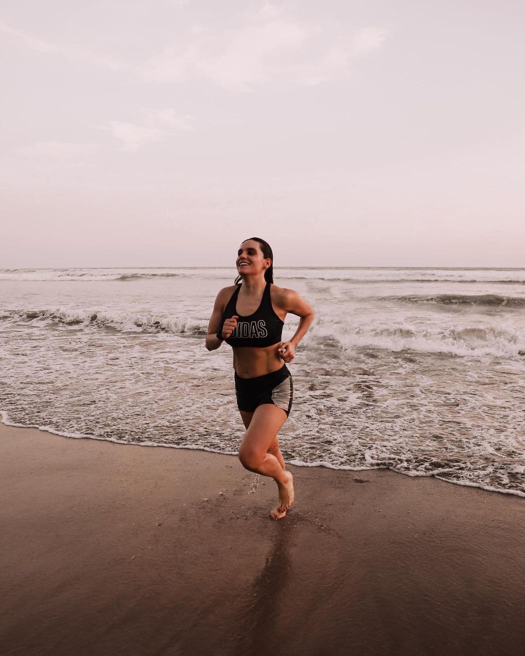 Tania está más que lista para regresar al reality en vivo más emocionante de la televisión, con nuevos retos y nuevos guerreros.