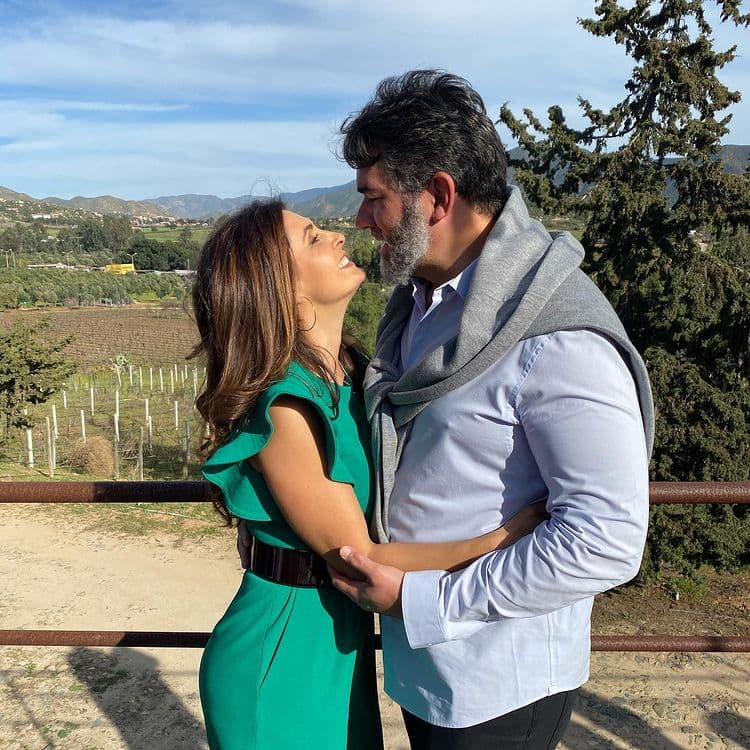 Eduardo Santamarina rompe Internet al aparecer sin camisa y Mayrín compite con tremenda foto