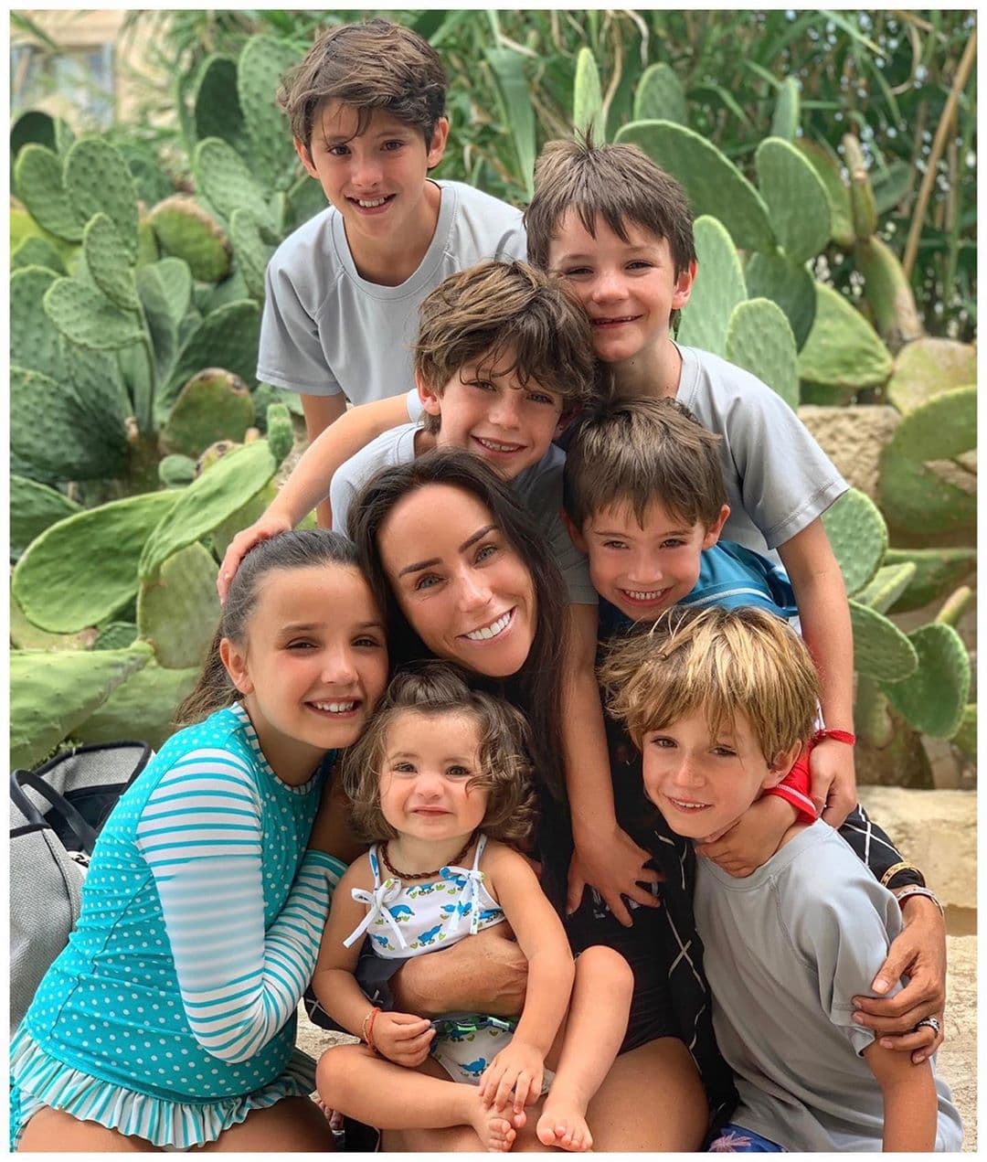 Aunque Inés Gómez Mont solamente es madre biológica de seis niños, desde que se casó con Víctor Álvarez, Mayito se convirtió en su séptimo hijo. Tan es así, que en redes sociales ha presumido la amorosa y excelente relación que tiene con el preadolescente.