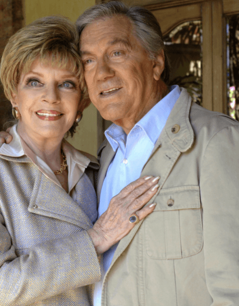 Martha Roth, "Doña Pilar Gil, viuda de Montalvo", fue una actriz de origen italiano que radicó y desarrolló una gran carrera actoral en México. Más de 40 películas y 10 telenovelas, entre las que destacan 'La Intrusa' y 'Destilando Amor', forman parte de su trayectoria. Roth falleció el 7 de octubre de 2016 a la edad de 84 años.