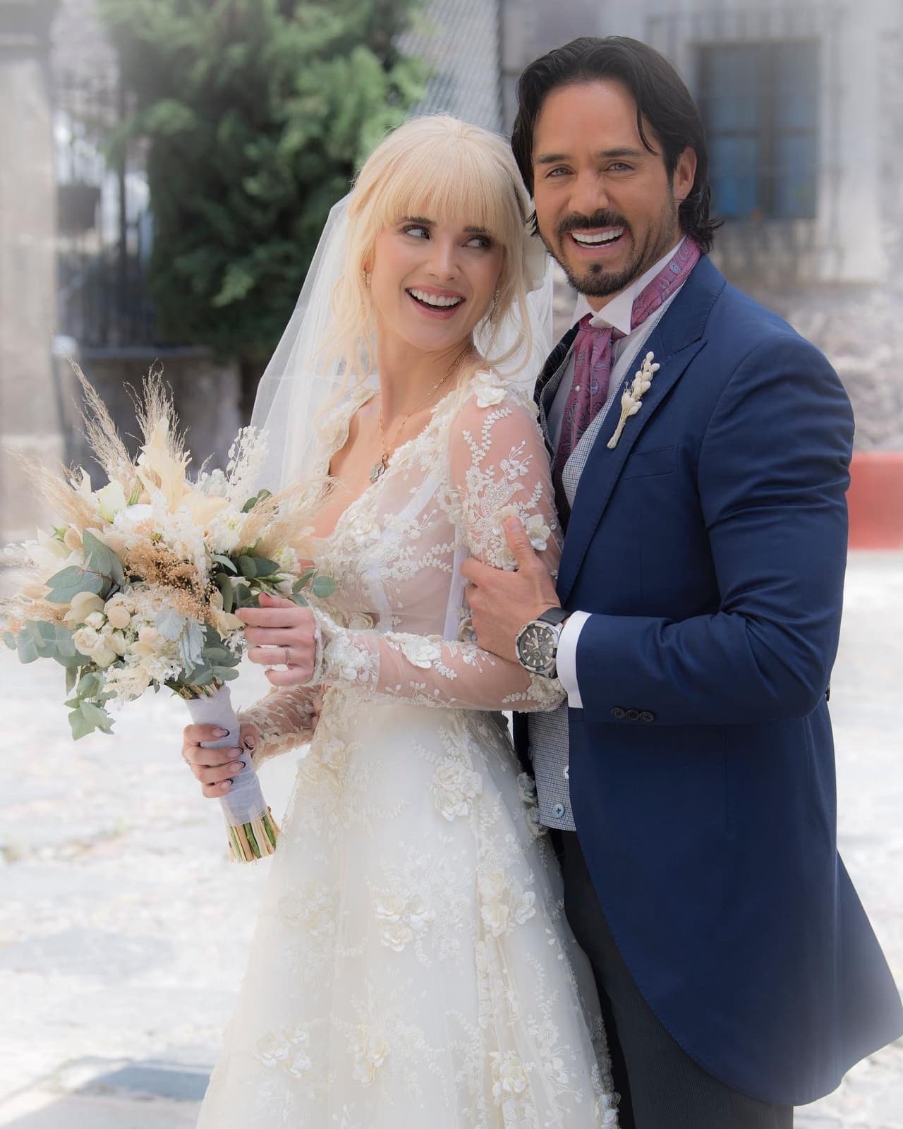 Por último, tenemos a Kimberly Dos Ramos en ‘La Desalmada’, donde a mitad de la ceremonia religiosa, el personaje de José Ron le dice a ‘Isabela Gallardo’ que no se puede casar con ella.