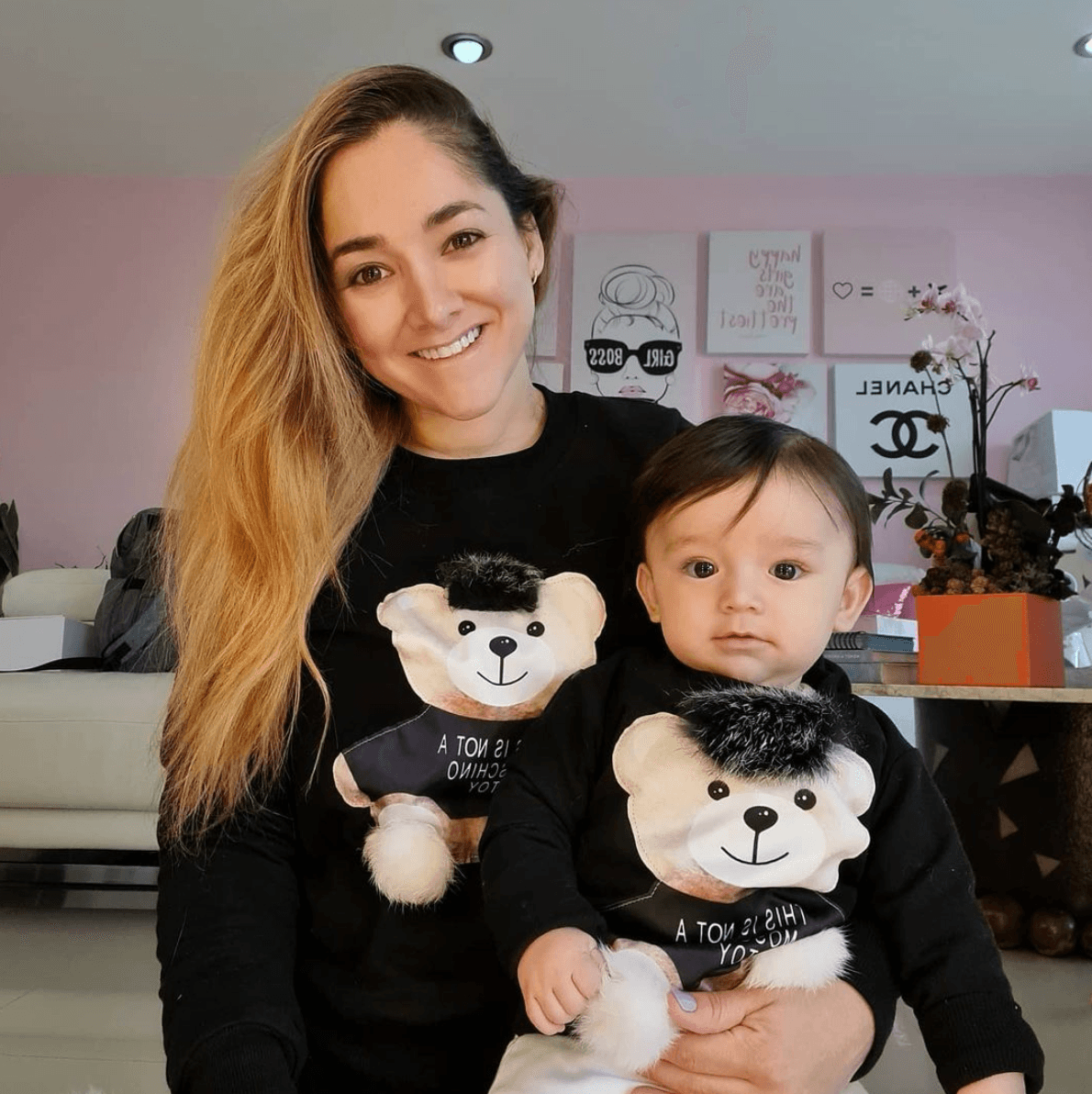 Hijo de Sherlyn recibe un auto deportivo como regalo de sus abuelos: “¡Está encantado!”