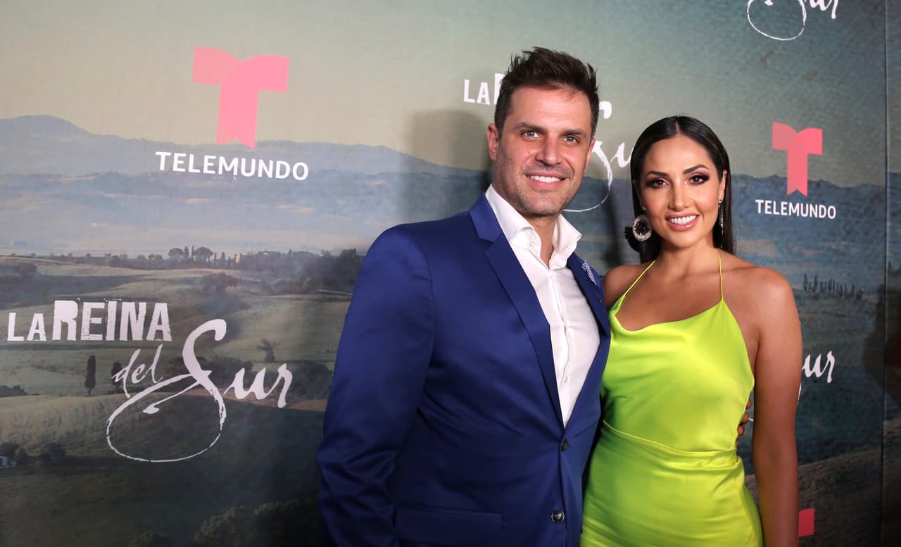 Mark Tacher y Cynthia Alesco en la presentación de 'La Reina del Sur 2' en abril de 2019