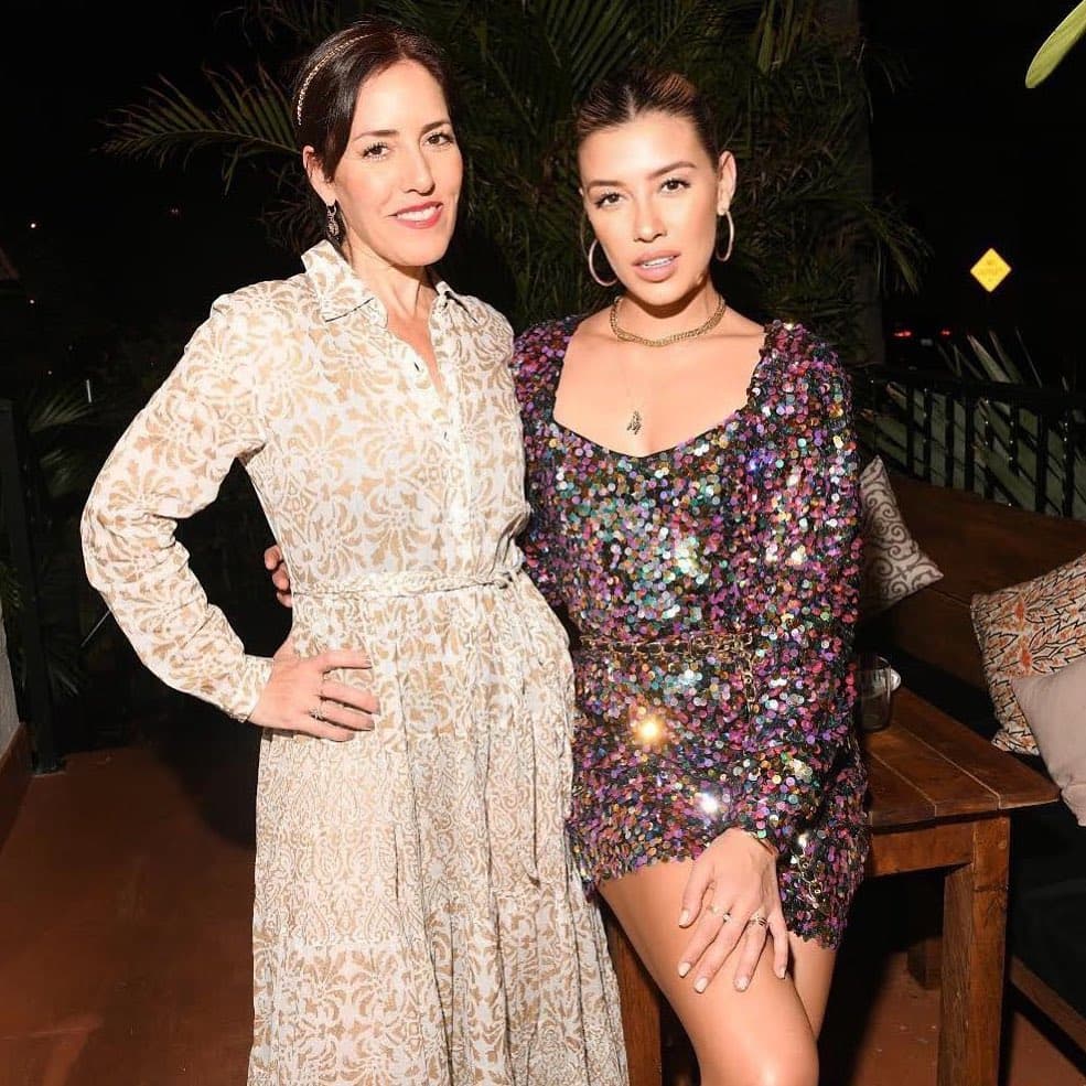 Con solo 20 años de edad,
<b>Stephanie Salas</b> debutó como mamá de Michelle Salas. Por muchos años se rumoró que el padre era Luis Miguel pero fue hasta el 2007 que él lo reconoció, pero no legalmente. Salas se hizo cargo de su hija completamente.