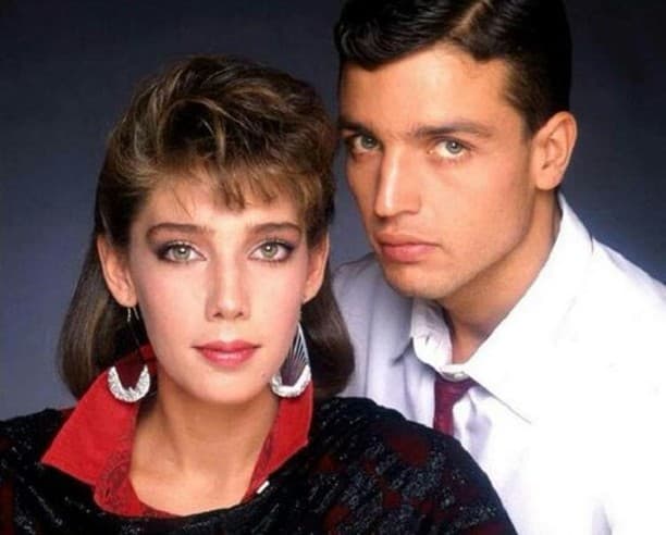 Cynthia Klitbo debutó en las telenovelas en 1987 en "Cómo duele callar", donde compartió créditos con Rafael Rojas, Enrique Rocha, Alma Muriel y Nuria Bages.