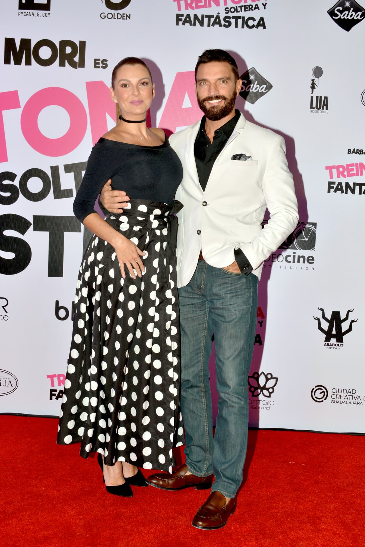 Julián Gil y Marjorie de Sousa comenzaron a salir formalmente en 2006, pero se separaron por cuestiones de trabajo. Años después retomaron su relación y en 2016 anunciaron que esperaban a su primer hijo.