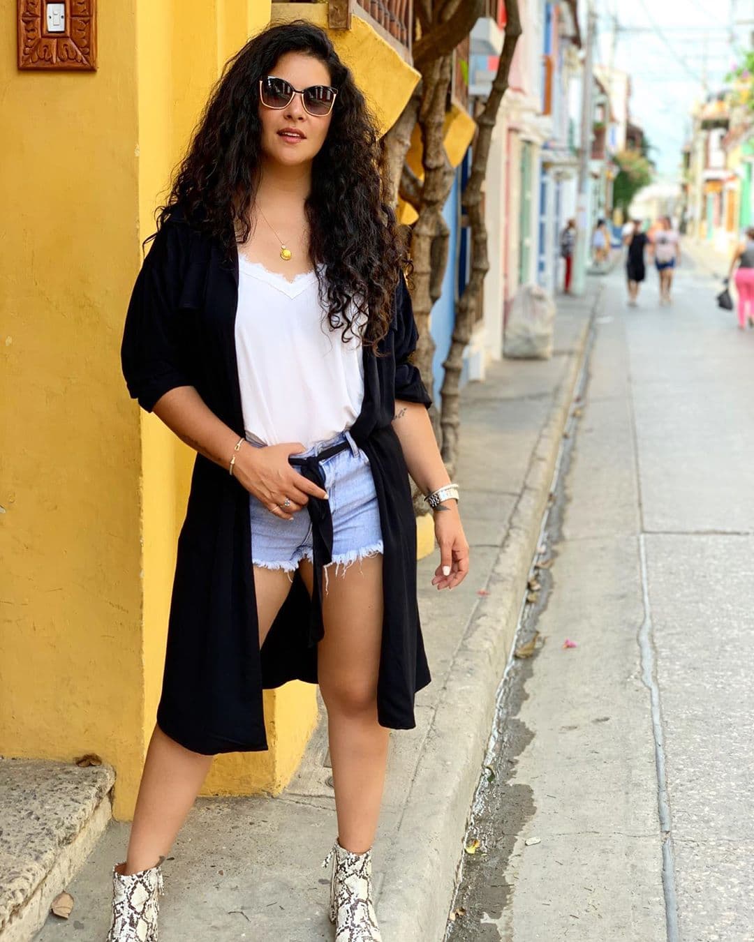 En entrevista para De Primera Mano, Litzy detalló que muchas veces la juzgaban por su imagen, pese a que era una niña normal, sin problemas pues sabía que estaba en su peso.