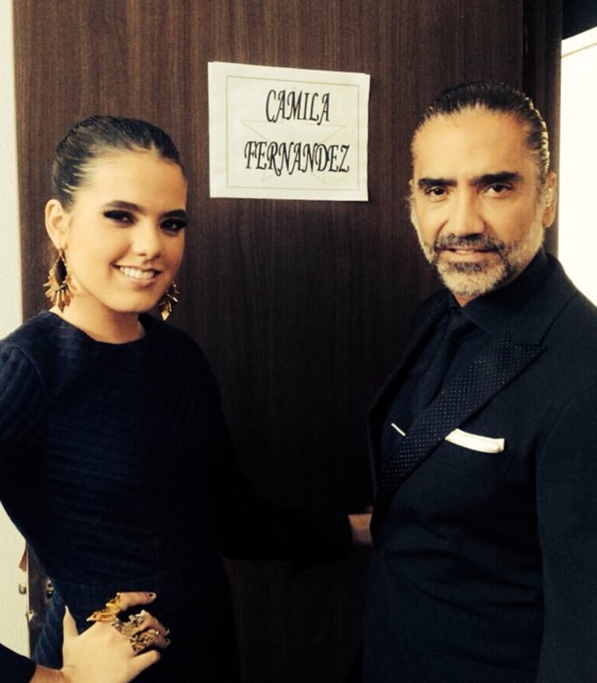 Camila Fernández es el clon de ‘El Potrillo’ y también siguió sus pasos en la música, fue en 2014 cuando debutó al interpretar, a dueto con su papá, el tema ‘Hoy tengo ganas de ti’.