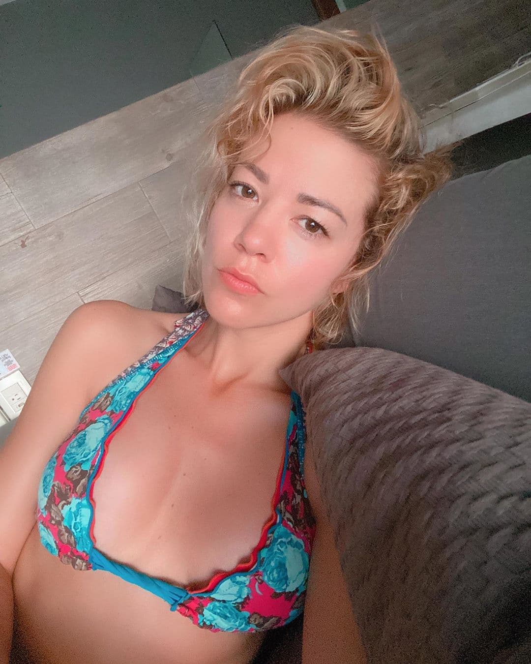 Fernanda Castillo luce diminuto bikini y famosos reaccionan: ‘Qué pechocha’