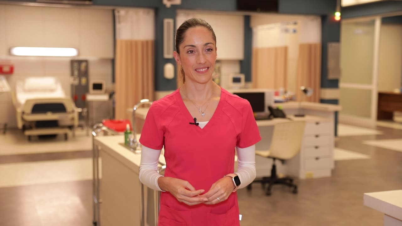 Conoce a la doctora que asesora a los creadores y protagonistas de Médicos Línea de Vida