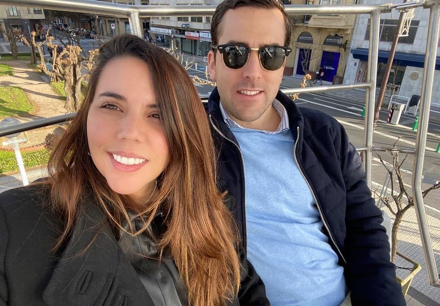 Aunque la boda se realizaría en mayo próximo, la pareja prefirió postergarla para dedicarse a la pronta recuperación del yerno de Julián Gil, quien ha destacado en redes sociales la gran relación que tiene con él.