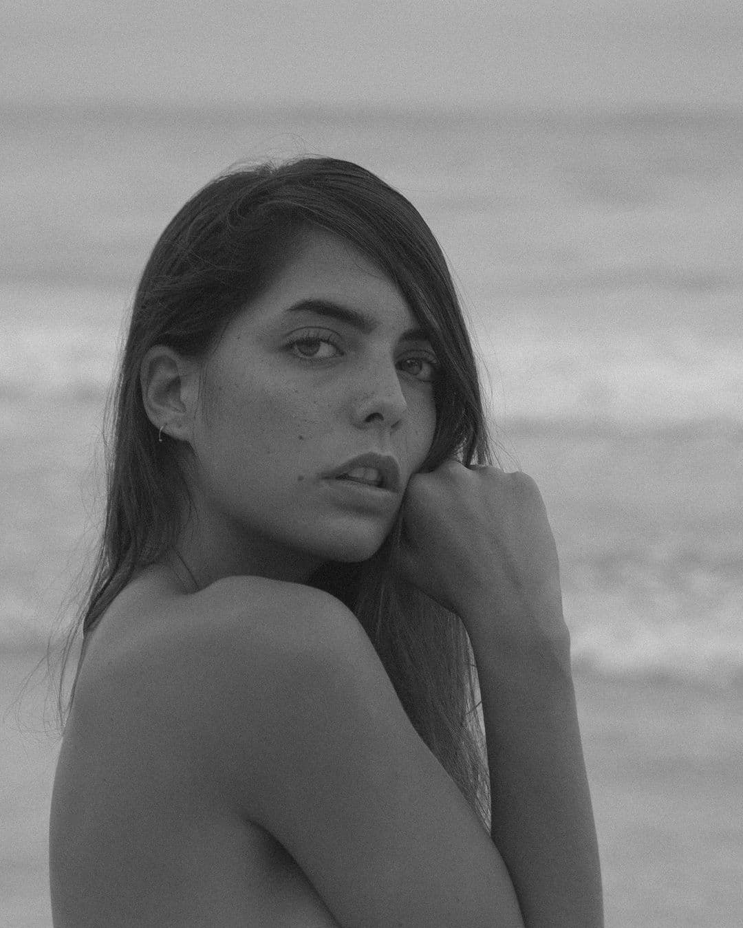 Hija de Mariana Levy exhibe con orgullo celulitis y estrías; Aislinn Derbez y Ana Bárbara reaccionan