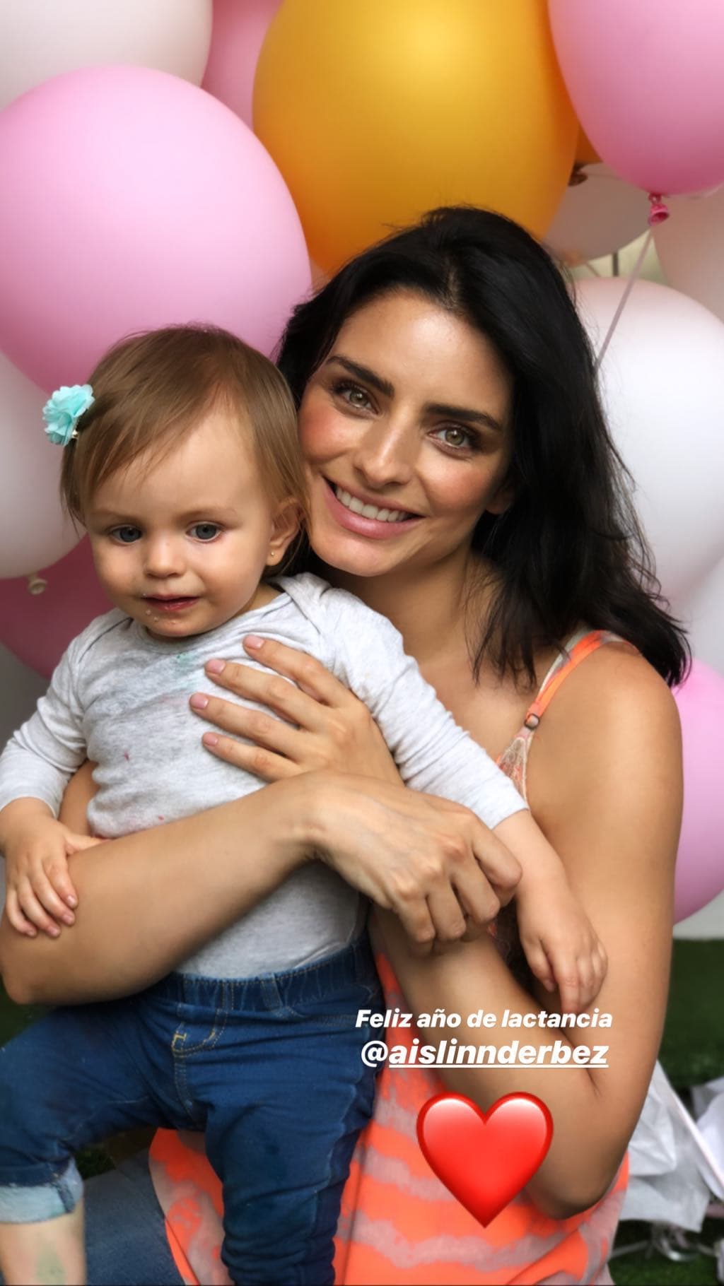 Aislinn Derbez celebró que logró amamantar a su hija todo un año
