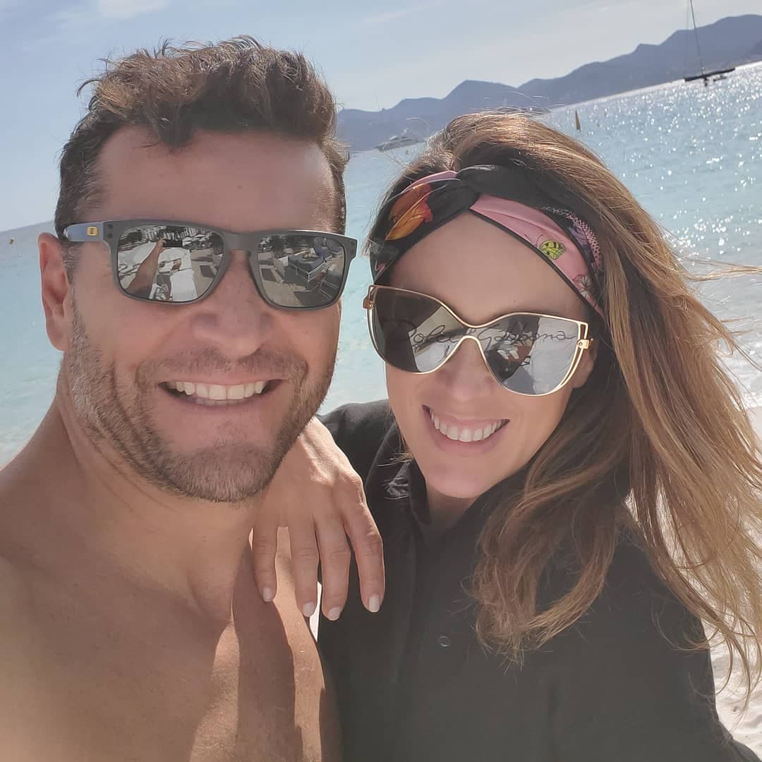 El primero en felicitar a Jacky Bracamontes fue su esposo Martín Fuentes