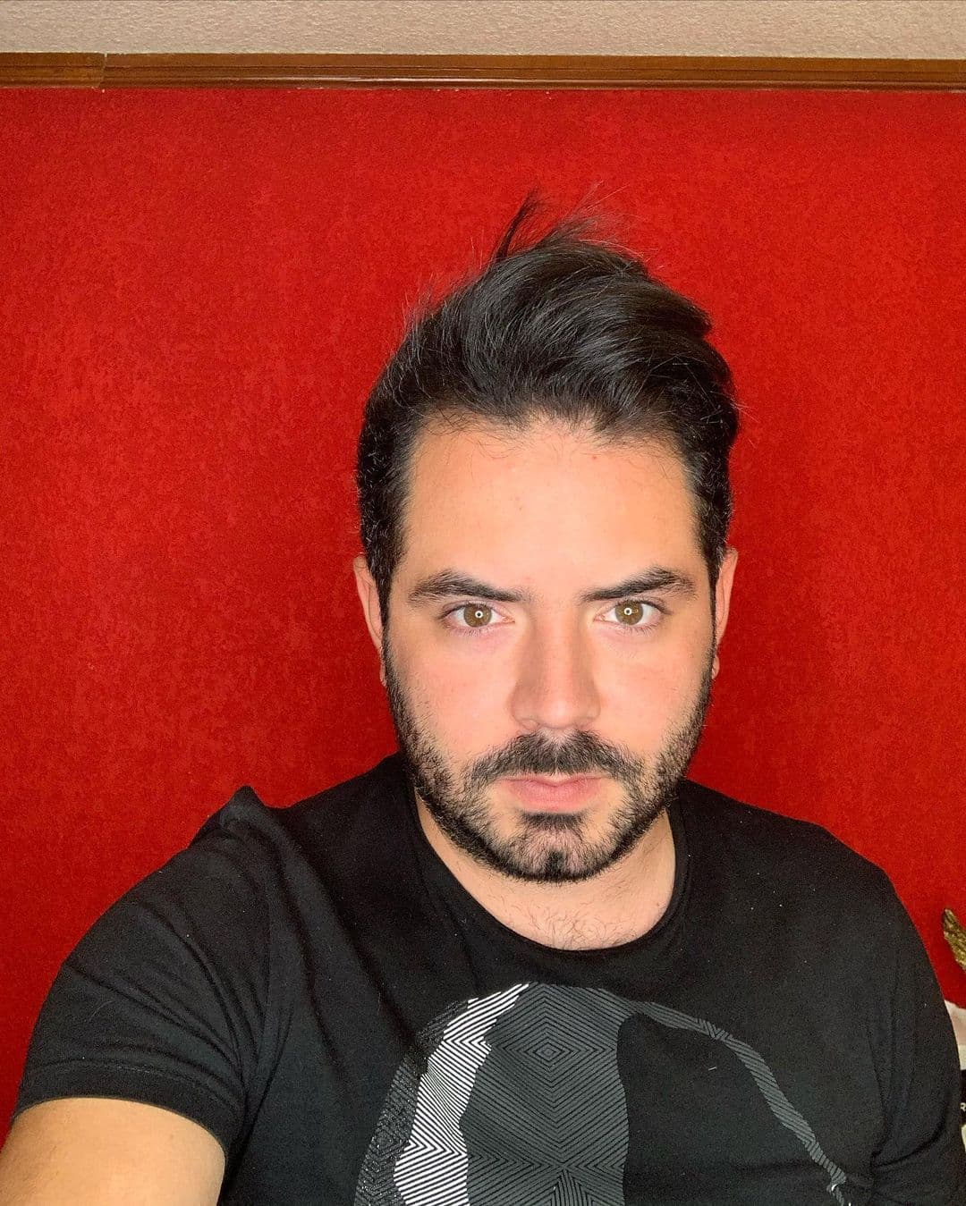 José Eduardo Derbez niega haber robado un celular y manda contundente mensaje