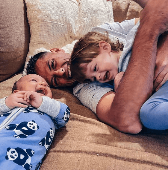 No obstante, aunque ninguno de los dos ha confirmado su separación, el distanciamiento en redes sociales es evidente. Por el momento, Kohan está en su natal Australia junto a sus hijos, mientras Hernández se encuentra entrenando arduamente para seguir siendo uno de los futbolistas más importantes del equipo Los Ángeles Galaxy.
