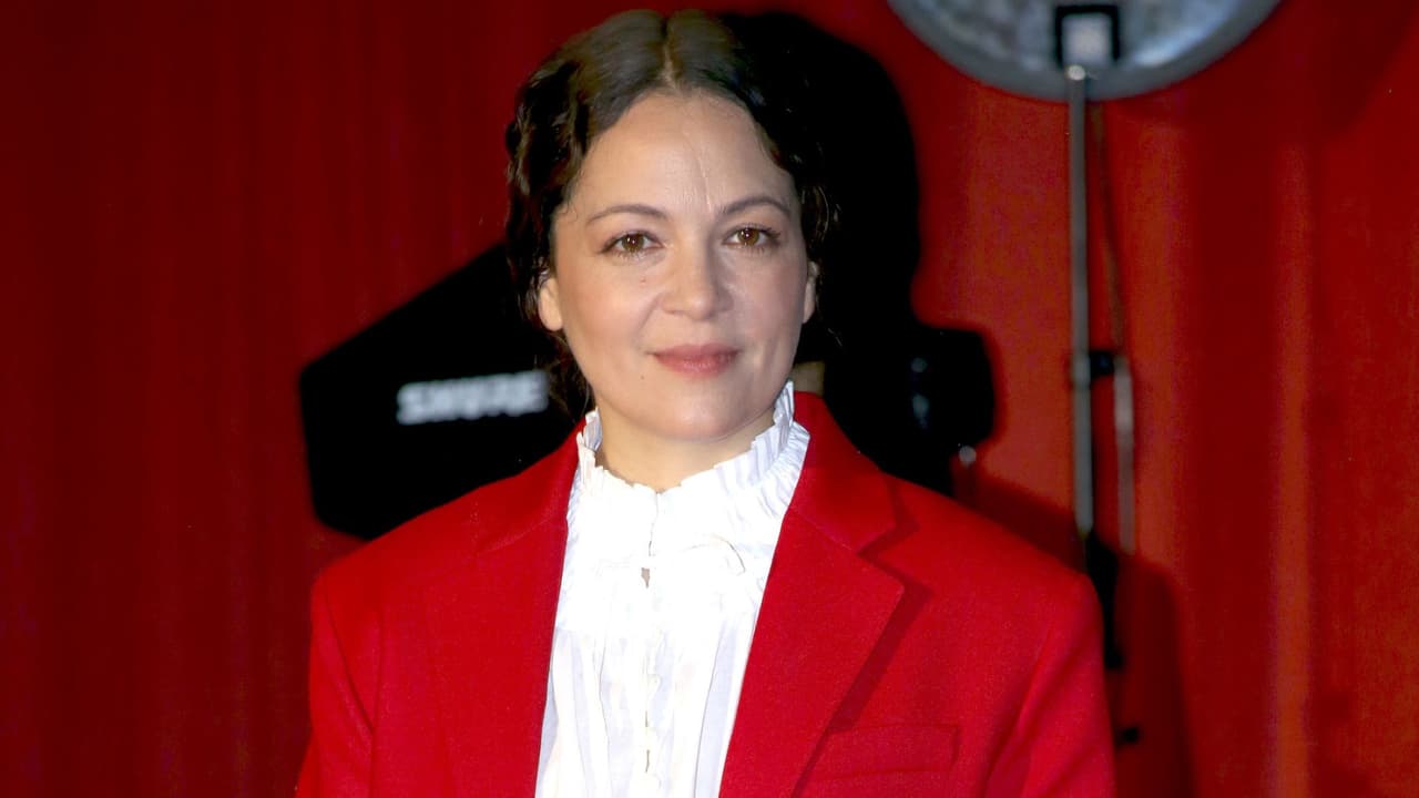 Natalia Lafourcade enternece las redes con emotivas fotos donde muestra la etapa final de su embarazo