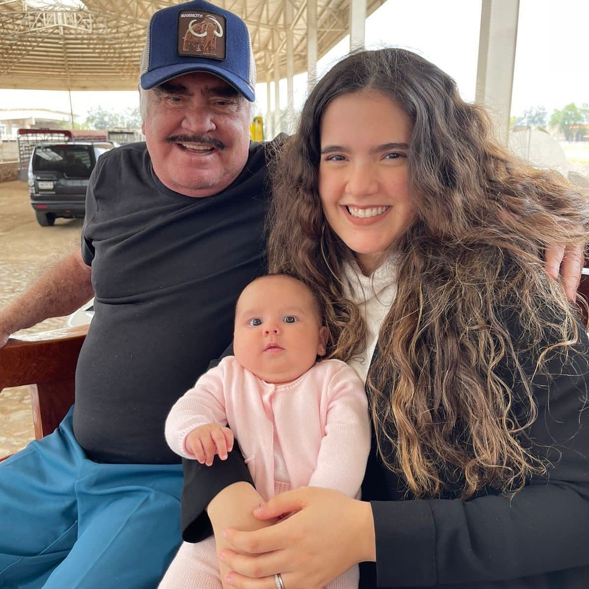 La cantante se conmovió hasta las lágrimas con un tema de Vicente Fernández