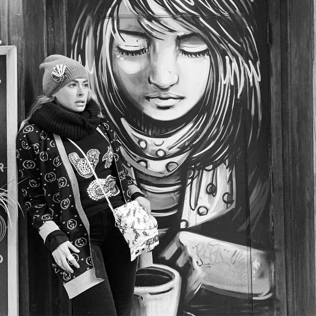 Gali hizo alusión al fuerte frío que se siente en la capital del mundo.