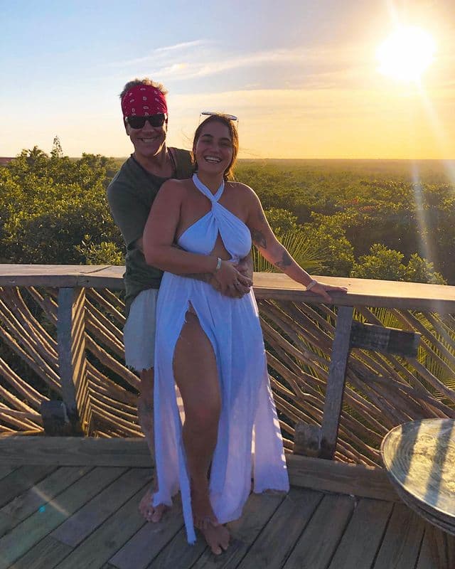 El actor sorprendió al anunciar cambio de planes en su situación amorosa.