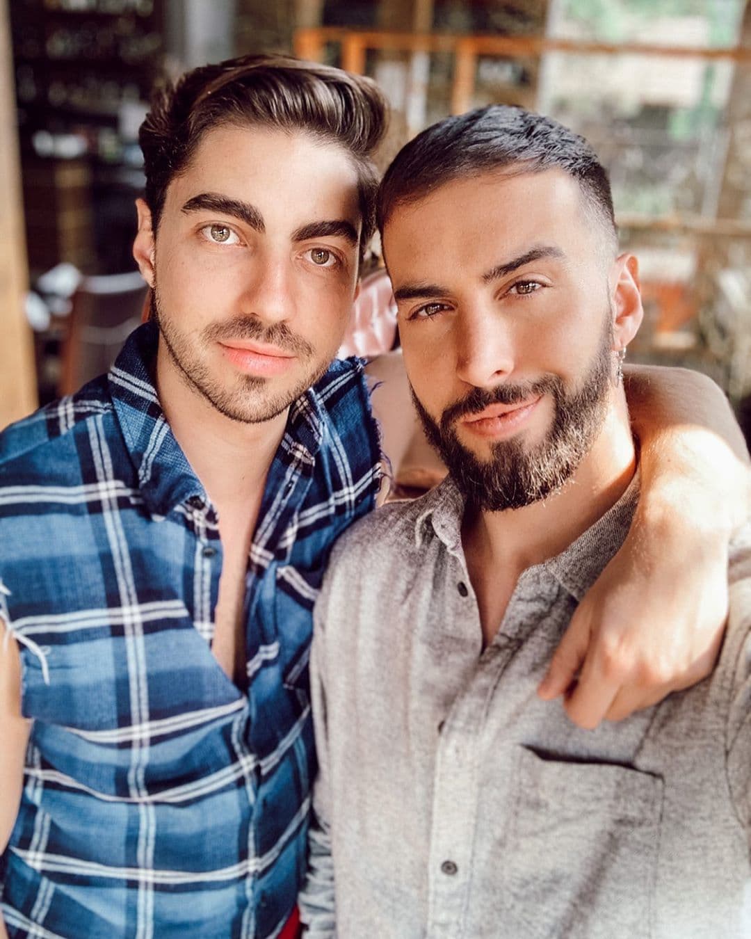 Mientras que más tarde agregó un par de fotografías en las que agradeció los mensajes de felicitación de seguidores, amigos y famosos. “No hay forma de agradecerles tanto amor en cada uno de sus comentarios, mensajes directos, menciones, whatsapps, llamadas, incluso Instagram (…) ¡GRACIAS INFINITAS! Por ser parte de uno de los días más hermosos de nuestras vidas. No se imaginan el momento de felicidad y amor que estamos viviendo @rubenkuri y yo. Gracias, gracias, gracias y deseamos que todos tengas una historia hermosa de amor para contar”, sentenció.