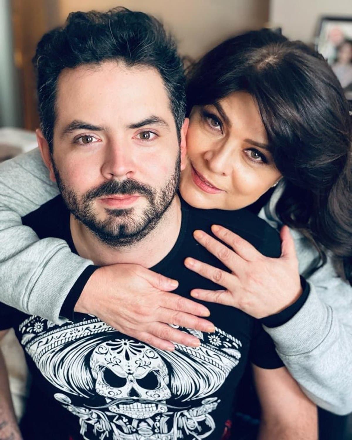 José Eduardo Derbez opaca a Victoria Ruffo en tremendo video