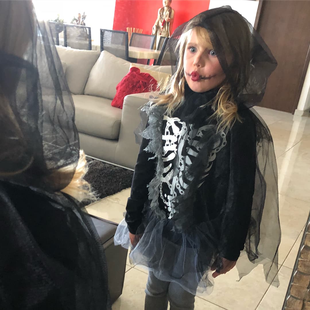 Alexa, hija de Gabriel Soto y Geraldine Bazán, escogió ser una calavera