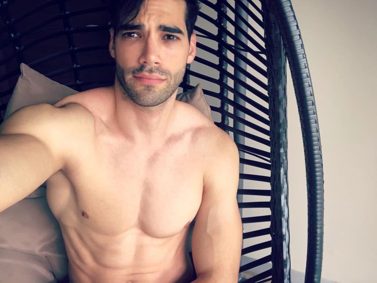 De hecho, fue en Perú donde comenzó su carrera como modelo, pues se convirtió en la imagen de una reconocida marca de ropa interior masculina.