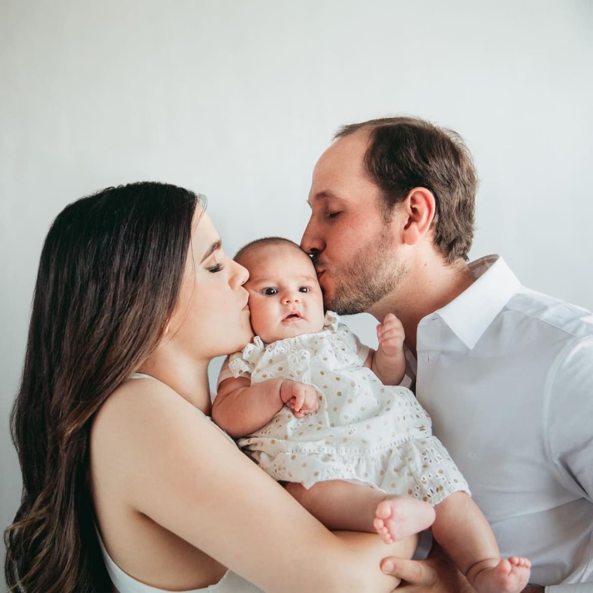 La bebé pesó tres kilos 660 gramos y midió 49 centímetros. “Es la niña más esperada del mundo. Cuando la tuve en mis brazos lloré. Dije: ‘gracias, gracias que ya está conmigo y todo salió bien”, precisó la cantante.