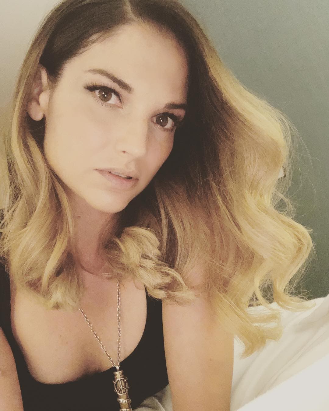 Cuenta con cuatro discos con La quinta estación y tres álbumes como solista.