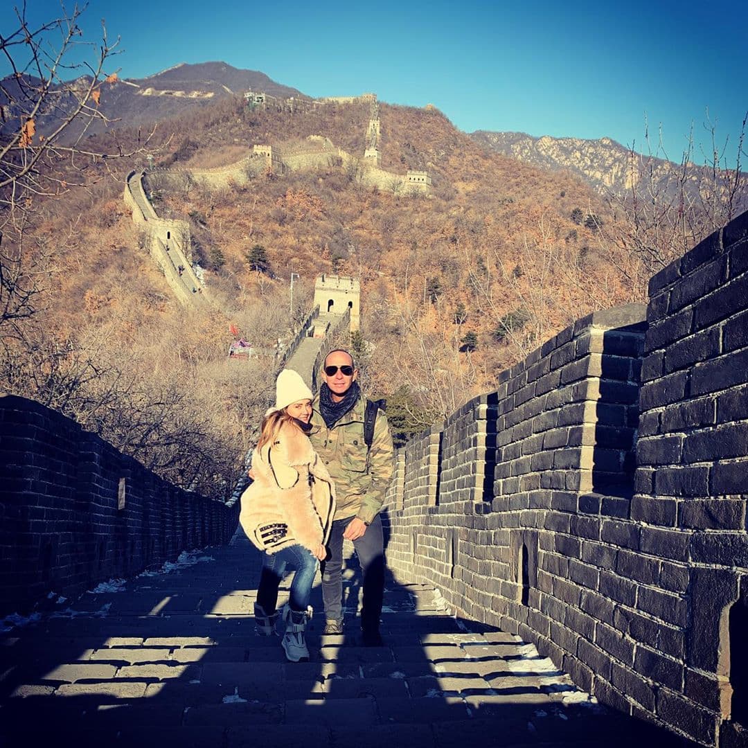 La estrella de televisión detalló que aunque a ojos de todos parecen perfectos, también considera que el tener el control de las situaciones es el mayor defecto de ambos. “Yo creo que es la misma ‘controlar’, o sea en algún momento aceptas y no es un control grave, tenemos muchas libertades los dos”, señaló.