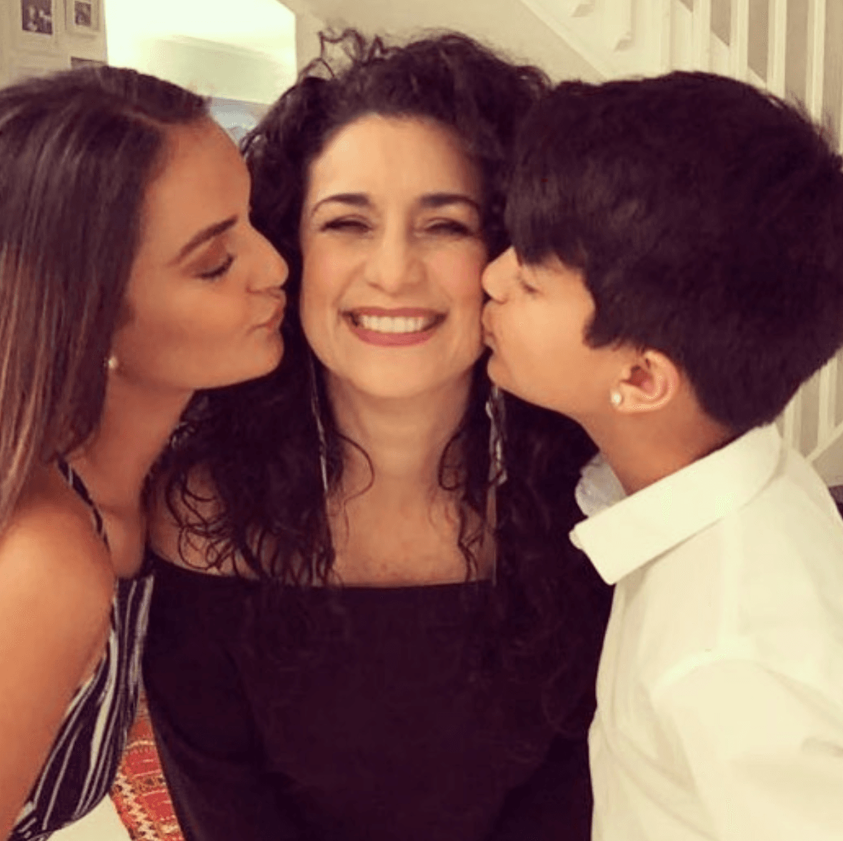 Karina muestra la transformación de su hijo transgénero