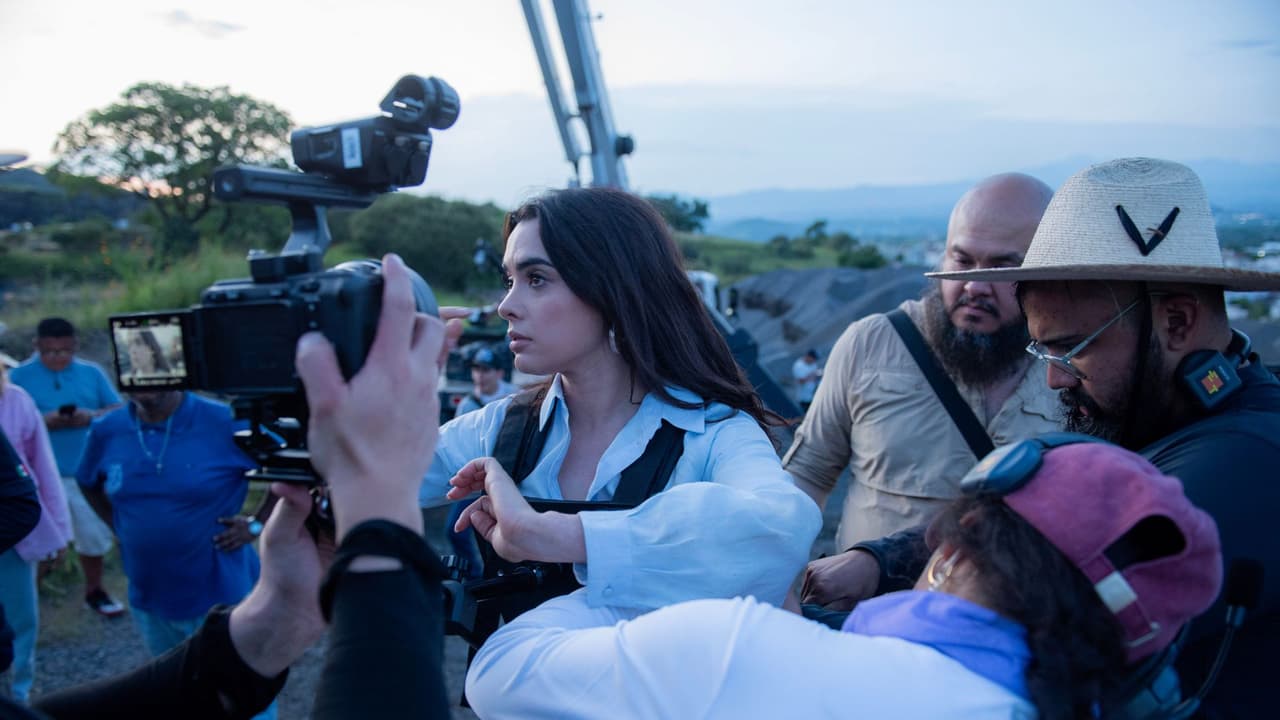 Kiara se arroja al barranco; así grabó Scarlet Gruber el final de la villana de Doménica Montero