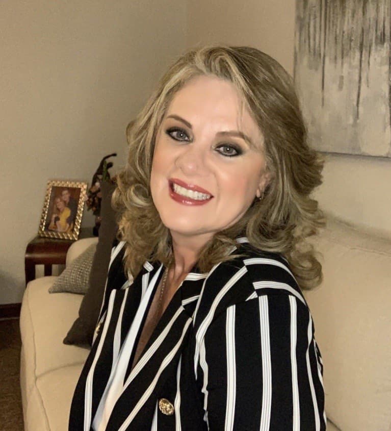 Erika Buenfil causa revuelo al aparecer con el cabello de dos colores: ‘Pareces princesa de Disney’